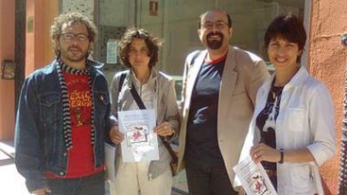 León Laico visita los colegios públicos.