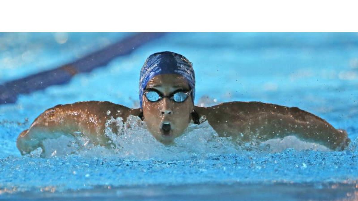 Érika Villaécija se colgó la medalla de plata en el relevo 4x50 estilos con el CN Sabadell. LAVANDEIRA JR