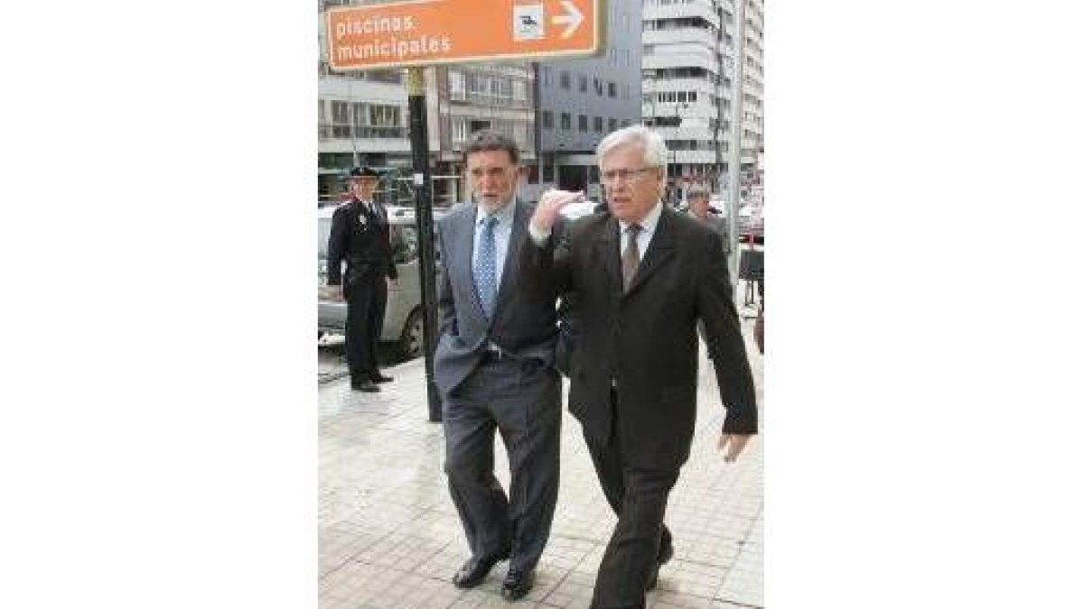 Clos con el delegado del Gobierno, Miguel Alejo