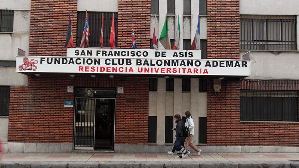 Instalaciones de la Fundación Ademar en la calle Miguel Castaño de León.