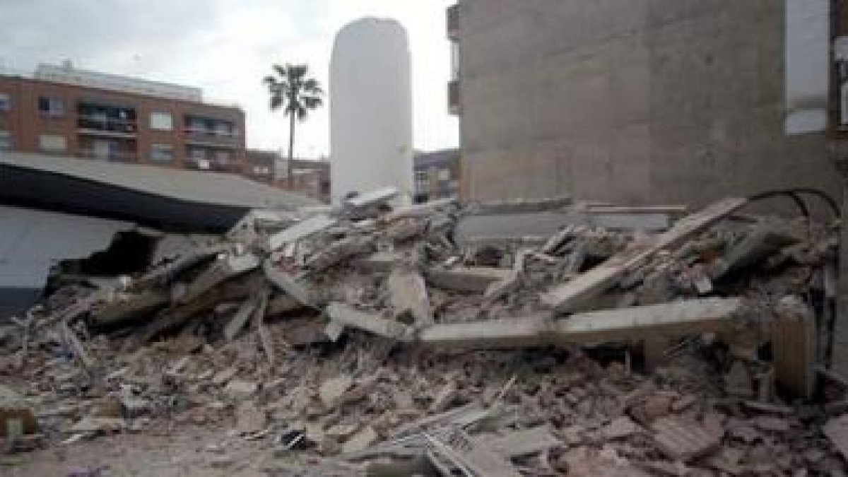 Restos de un edificio que tuvo que ser demolido en el barrio La Viña de Lorca.