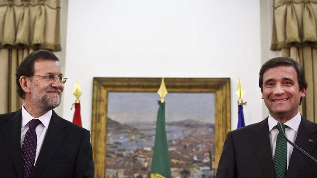 Rajoy y el primer ministro portugués, Pedro Passos Coelho, en la rueda de prensa.