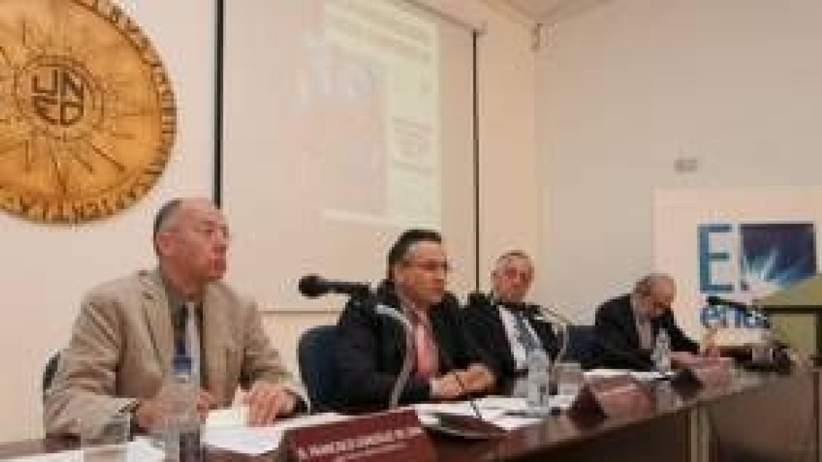 Los ponentes Francisco González de Lena, Raúl Cerejido, Miguel Cuenca Valdivia y Fernando Valdés