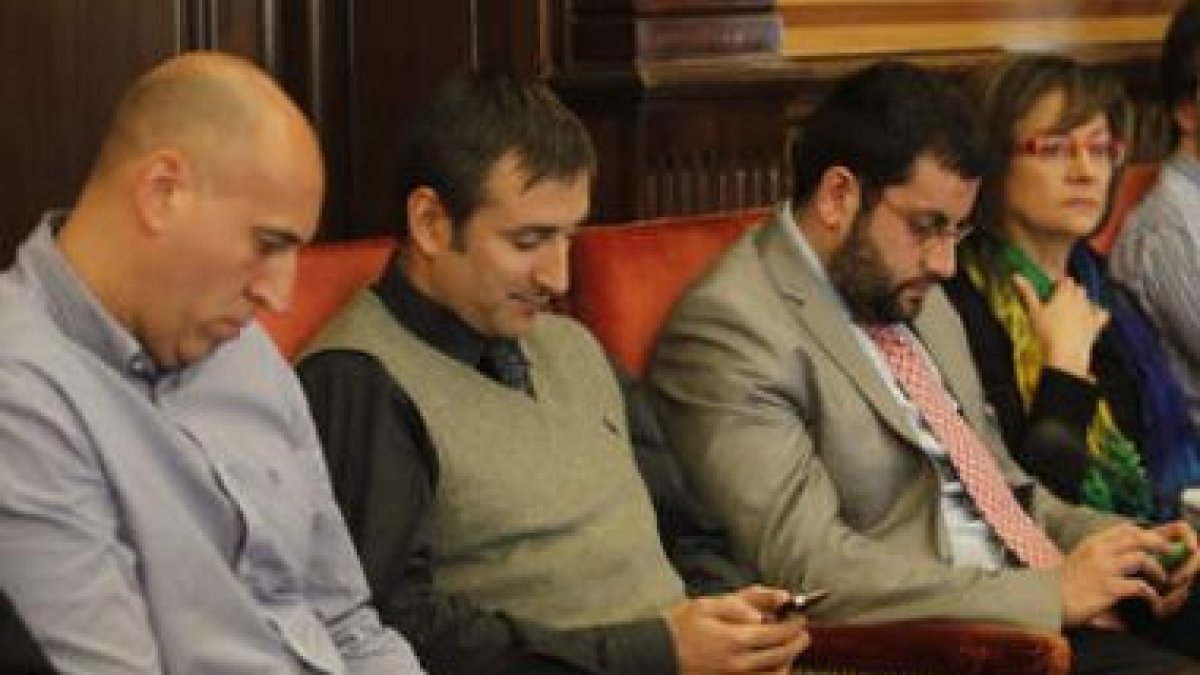 José Antonio Díez, Francisco Gutiérrez e Iván García del Blanco, en el pleno.