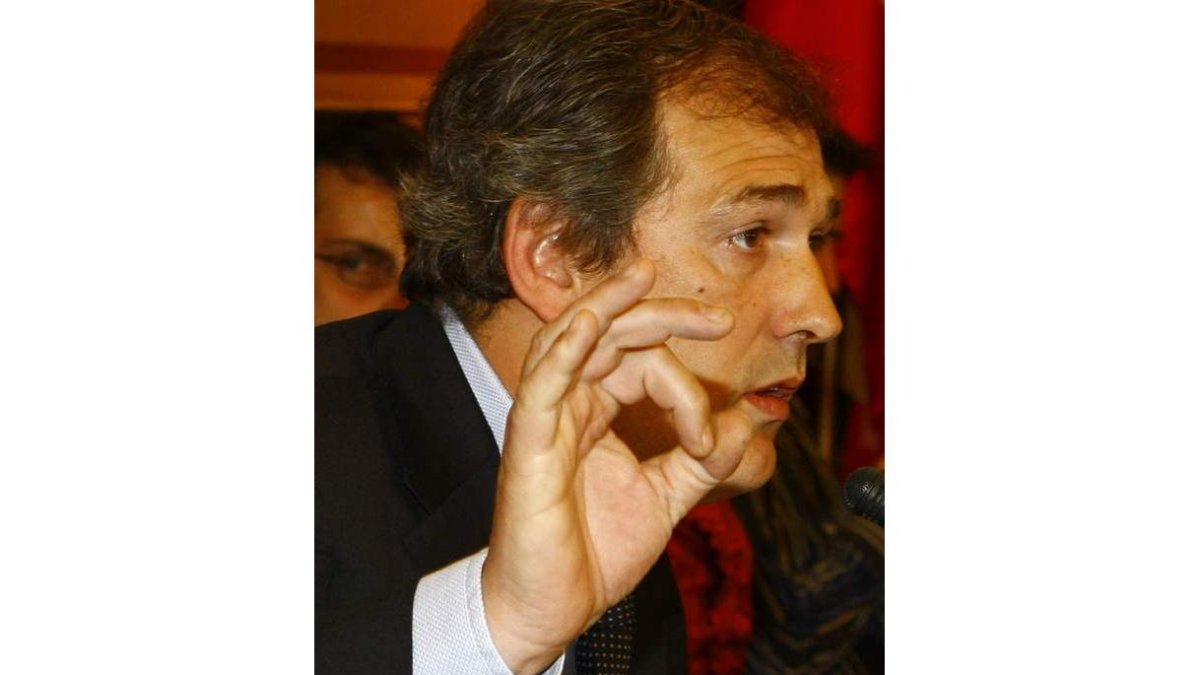 Vicente Canuria.