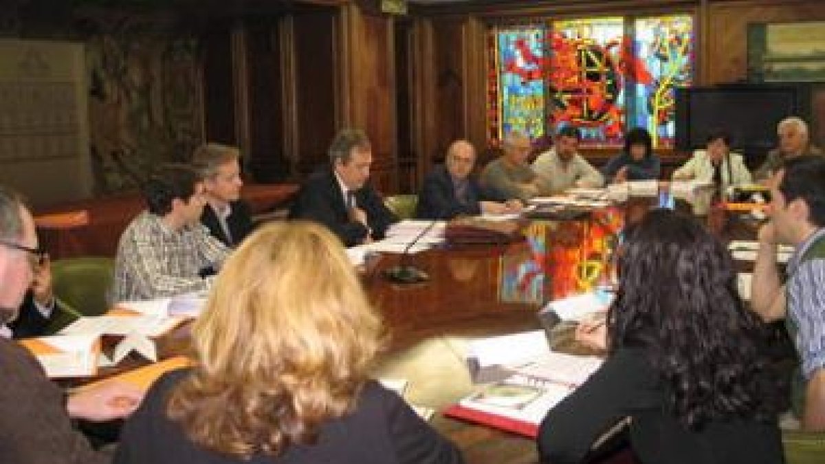 Vicente Canuria se reunió con el Comité de Coordinación de las Drogodependencias
