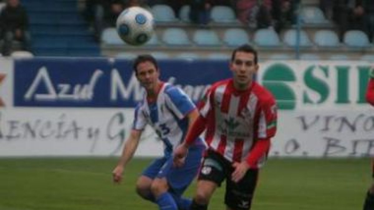 Las molestias de Alcaide en el partido del domingo no parecen ser por algo grave.