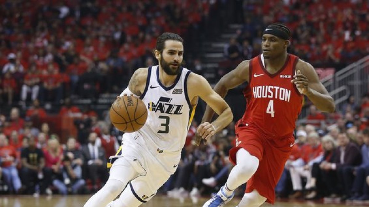 Ricky Rubio, en acción y con el balón en la mano.