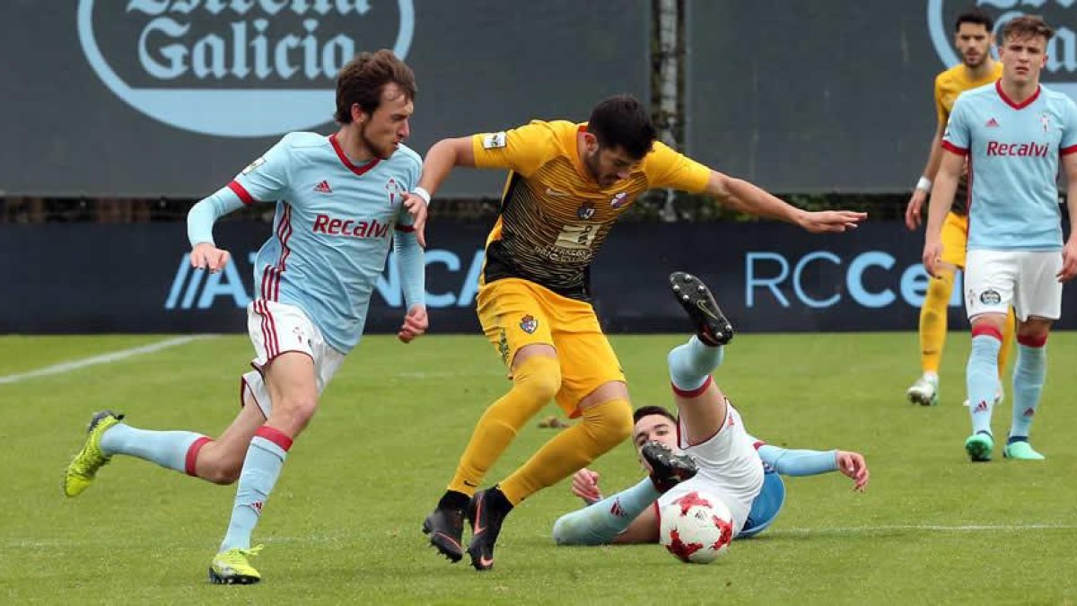 La Deportiva se volcó en ataque en los últimos minutos.