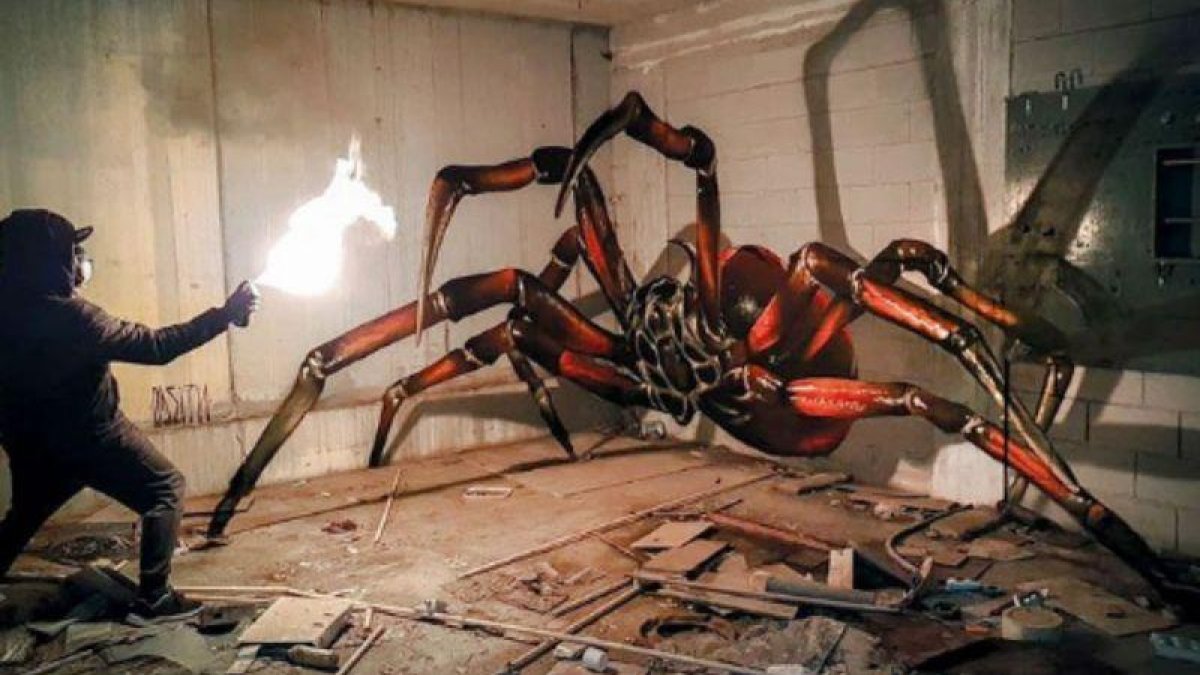 Sergio Odeith, frente a uno de sus arácnidos 3D.