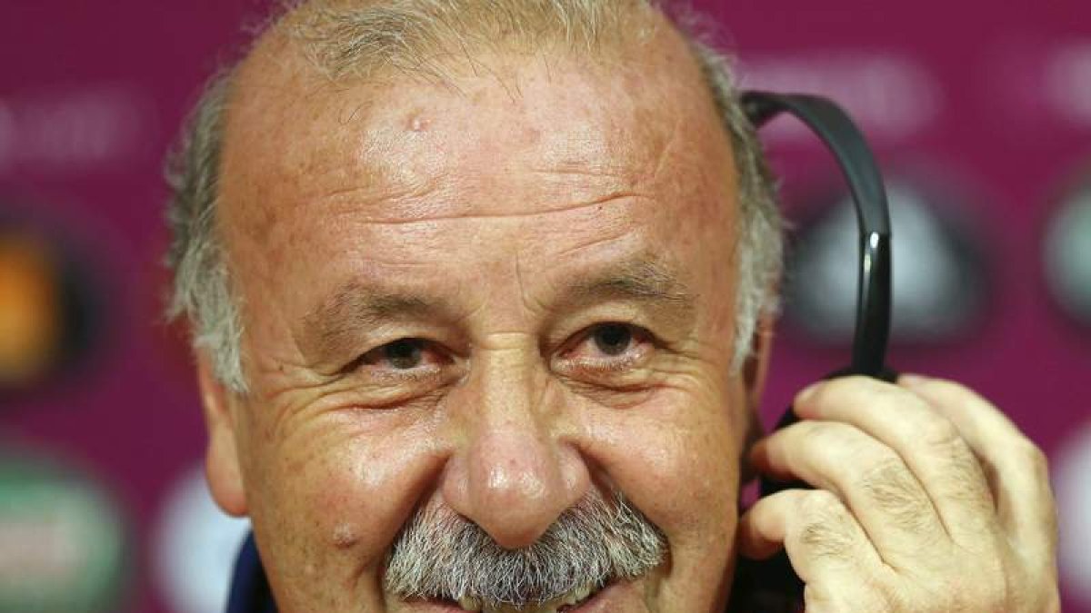 Vicente del Bosque durante la rueda de prensa ofrecida en el Donabass Arena de Donetsk.