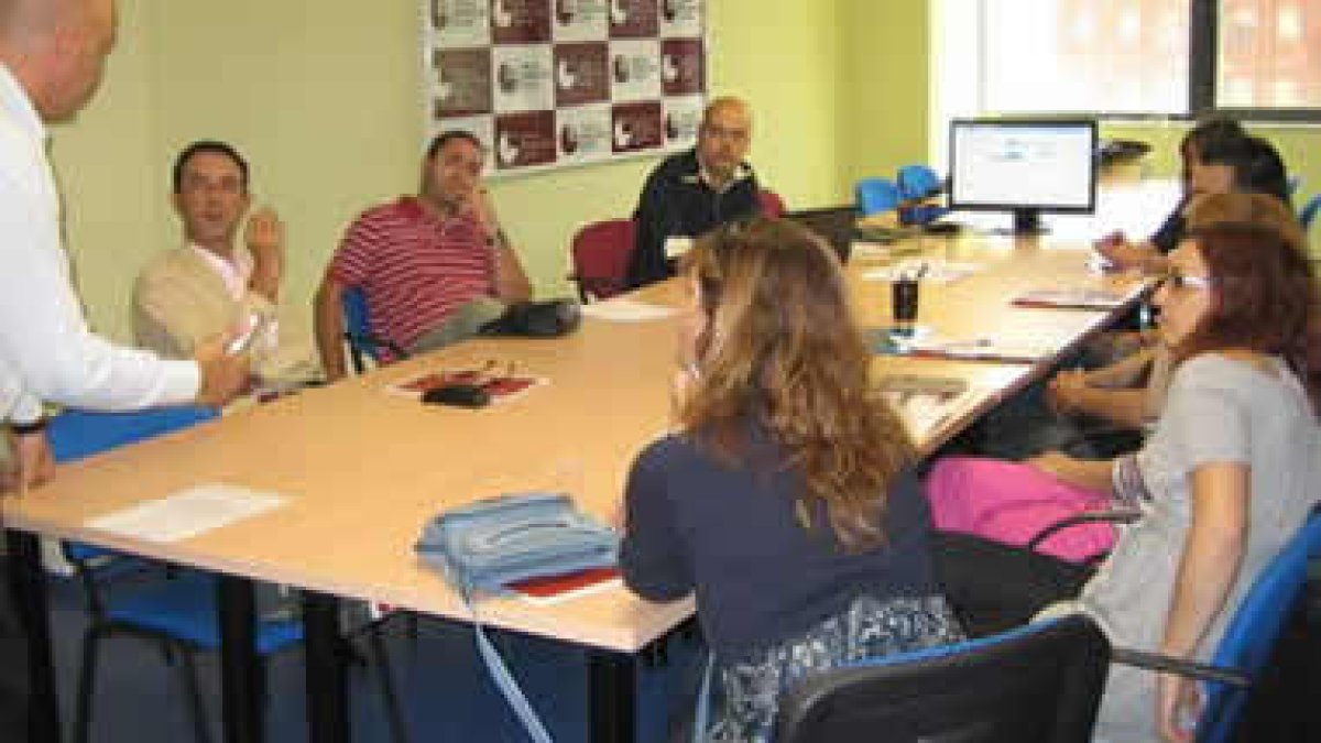 Un momento de la charla en el CEL sobre empresa e Internet