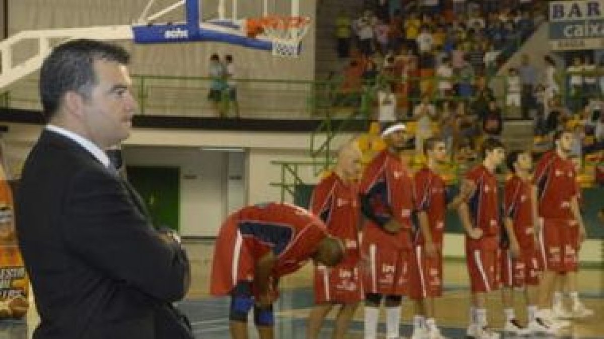 De Grado se mostró molesto por las últimas acciones del equipo, que propiciaron la derrota.