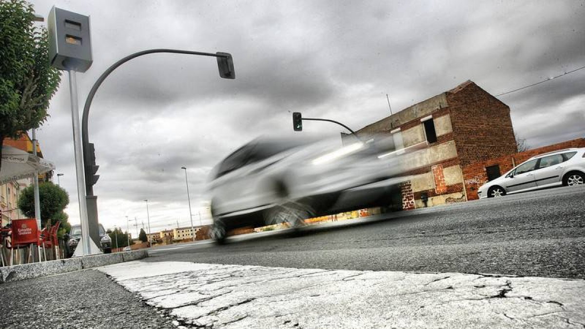 Un radar montado en la avenida de Antibióticos