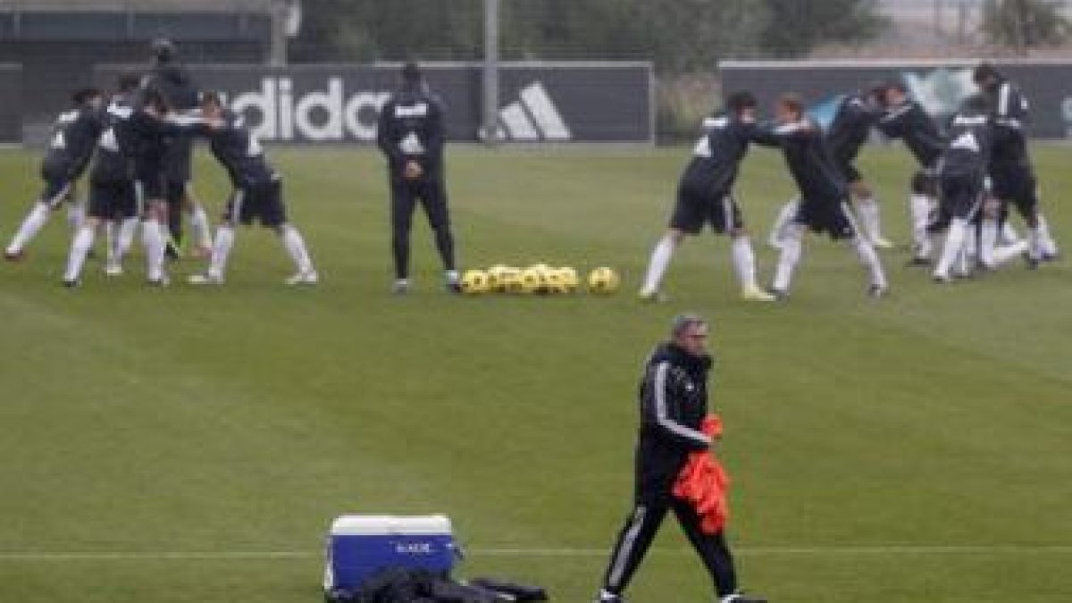 El Real Madrid regresó ayer a los entrenamientos con una sesión de recuperación para titulares.