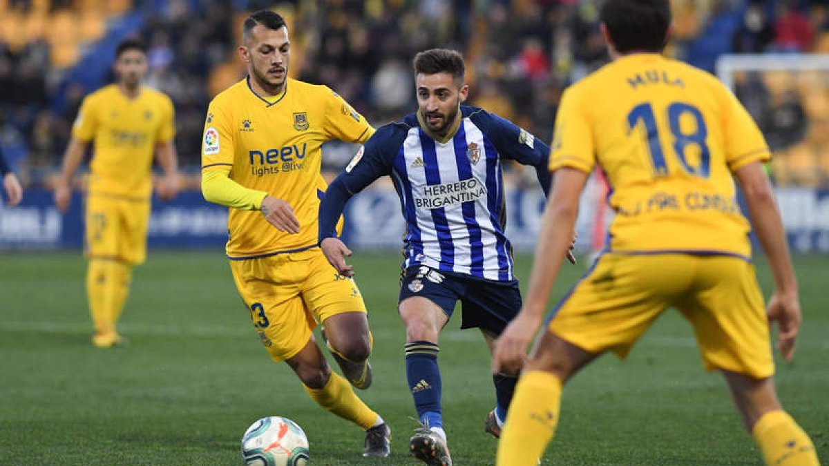 En la última visita de la Deportiva a Santo Domingo el Alcorcón ganó 3-1 el pasado mes de enero. REYES