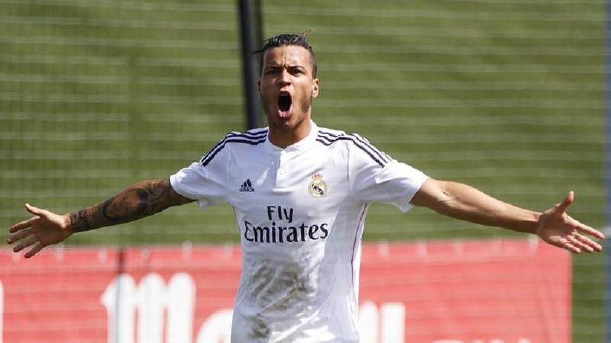 Raúl de Tomás pertenece al Real Madrid, que busca una salida para el futbolista. DL