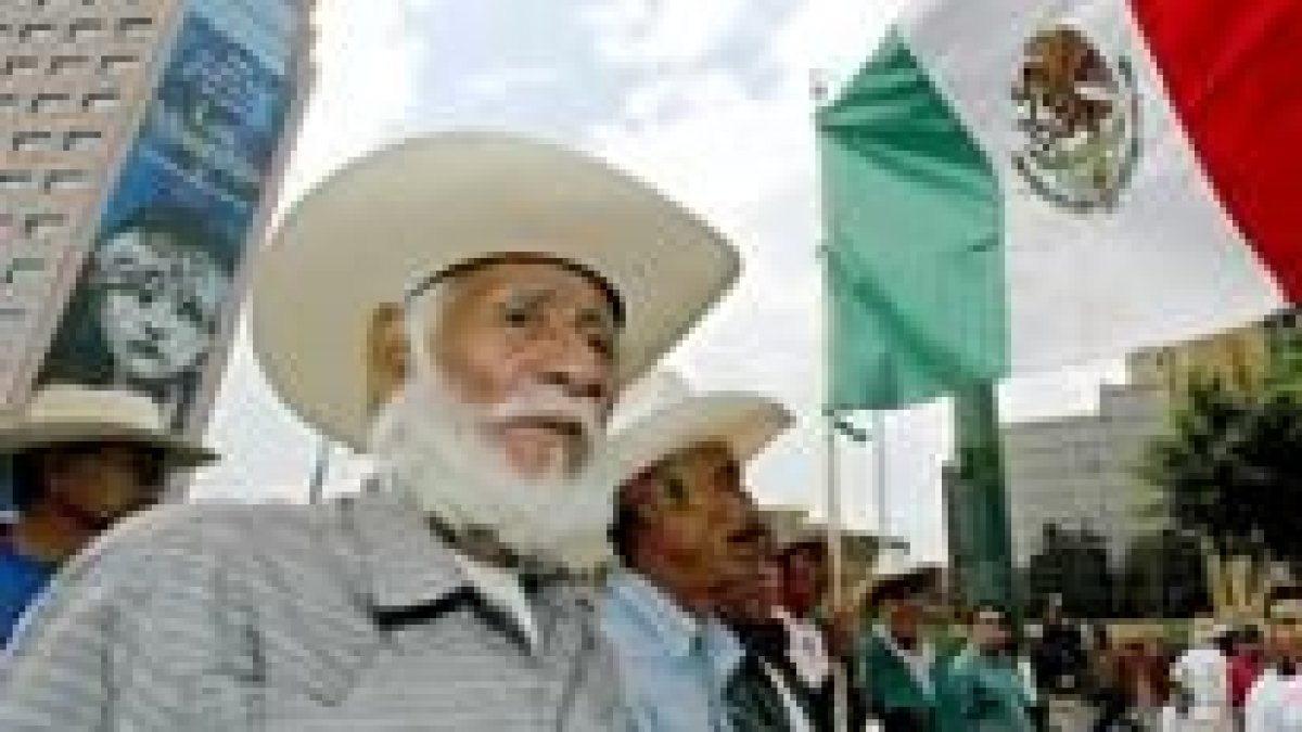 Más de 100.000 campesinos tomaron ayer México para protestar por el Tratado de Libre Comercio