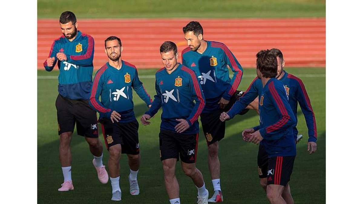 Albiol, Suso, Azpilicueta y Busquets, de izquierda a derecha, durante un entrenamiento. RODRIGO JIMENEZ