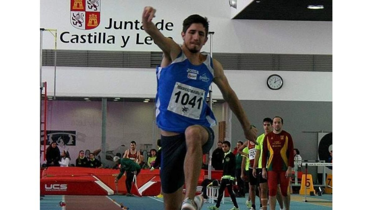 Dani, en una competición en la prueba de triple salto
