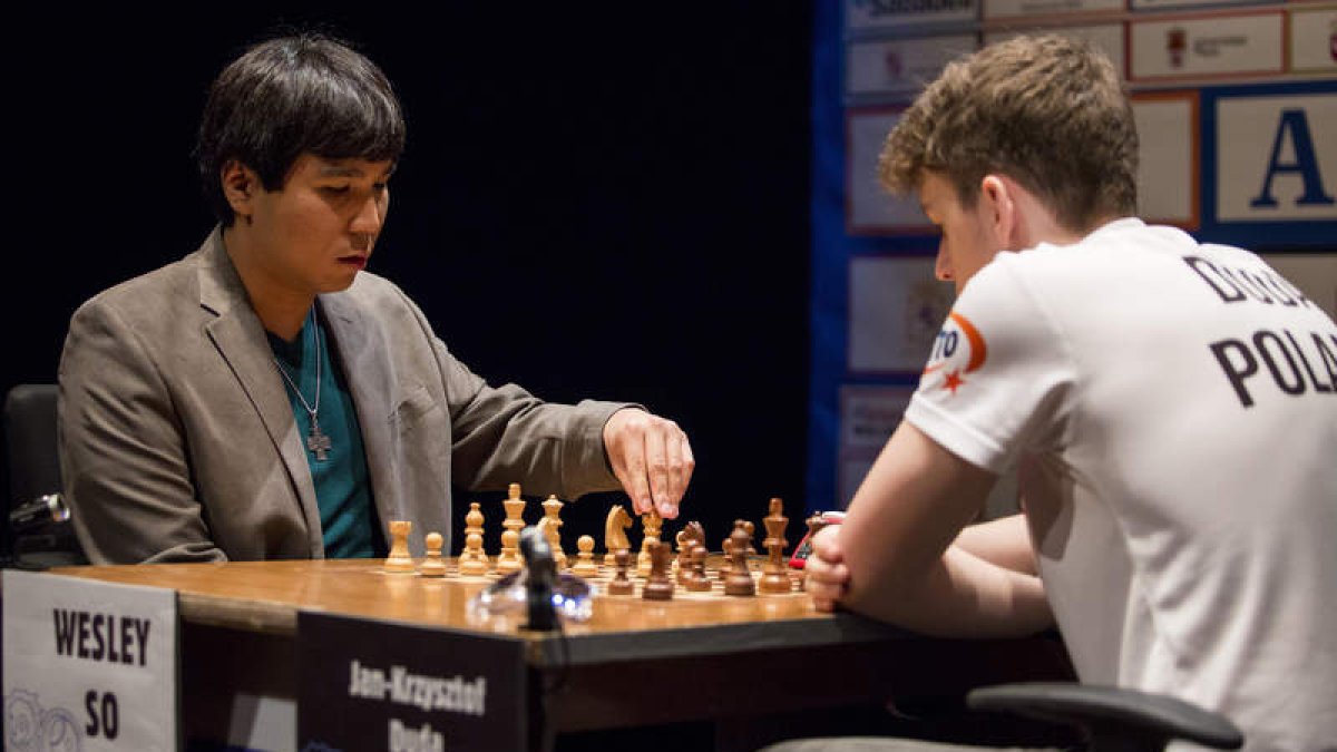 Wesley So, a la izquierda, cumplió la lógica en la primera semifinal del Magistral frente a Jan Krisztoszff Duda. FERNANDO OTERO PERANDONES