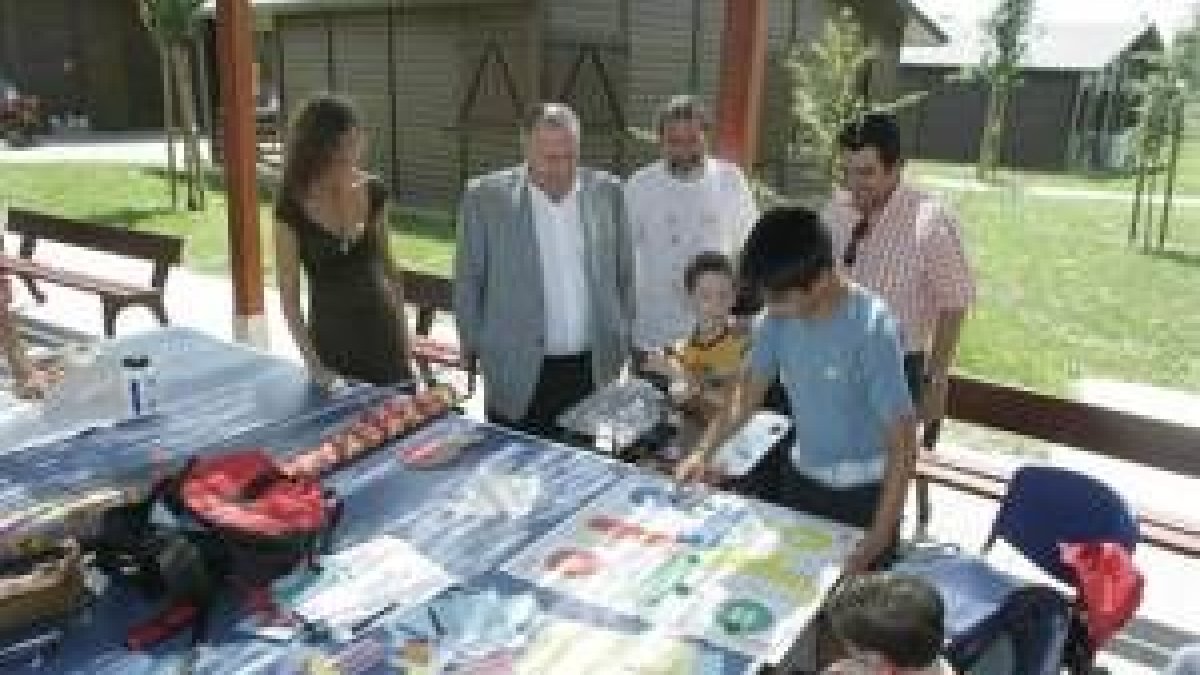 Amoedo observó en que consisten las actividades que los niños realizan en el Bosque de los Sueños