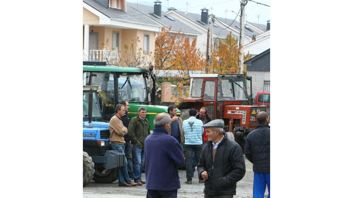 Una tractorada de agricultores en Cacabelos.