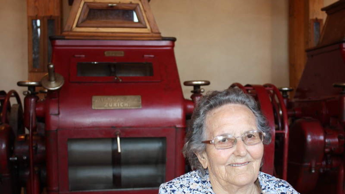 Pilar se dedicó más de 20 años a remendar los sacos usados. Volvió de visita.