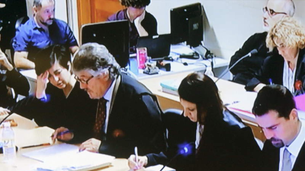 Imagen tomada del circuito cerrado de televisión de la sala donde se celebra el juicio.