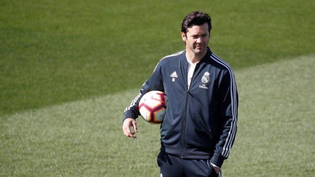 Santiago Solari durante el último entrenamiento del Madrid.