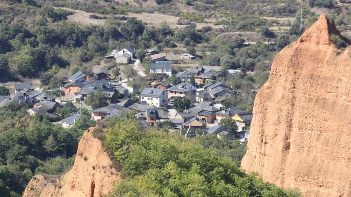 La localidad de Las Médulas, vista desde el mirador.