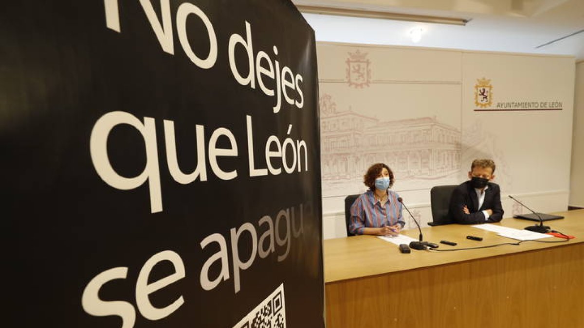 Rueda de prensa de la Fele y Susana Travesí. RAMIRO