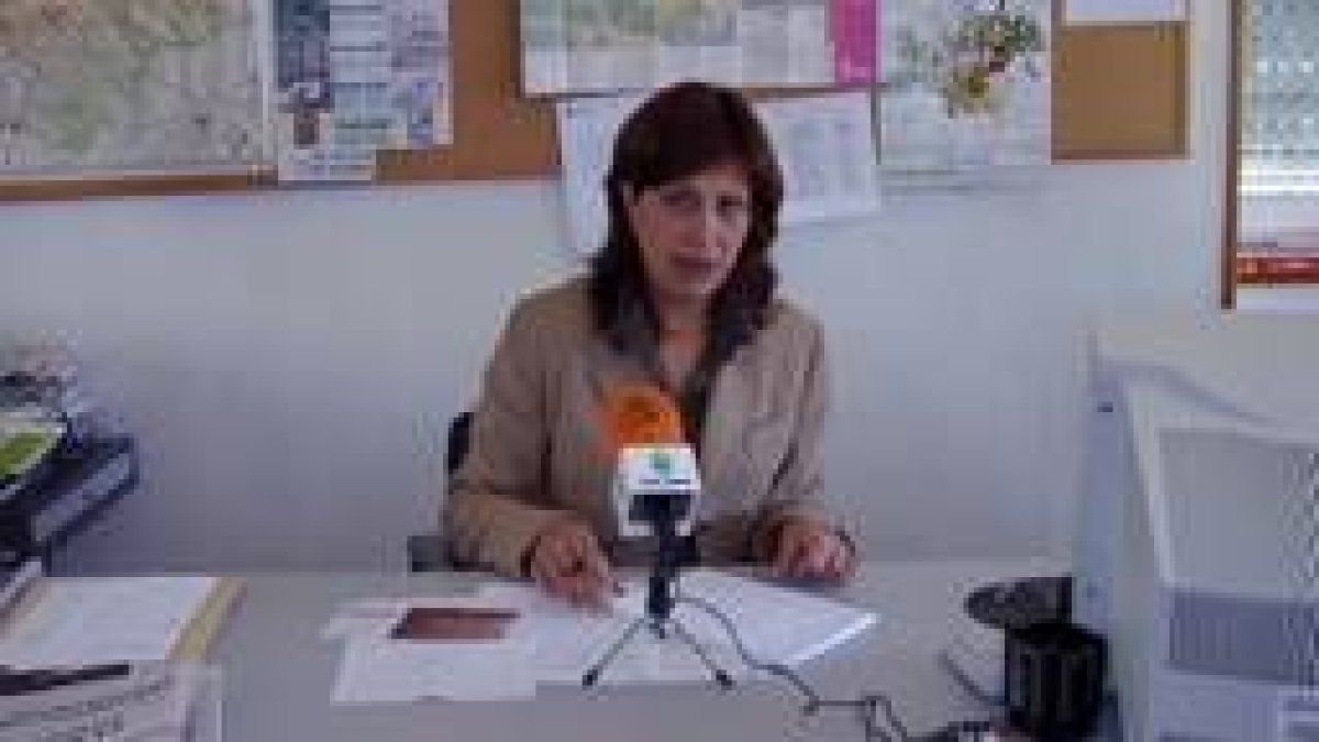 La concejala de Hacienda, Hermelinda Rodríguez, en la rueda de prensa de ayer