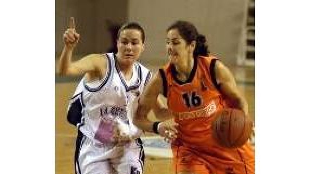 Laura, en su etapa con Ponce, defiende a Estela Ferrer, en Cáceres