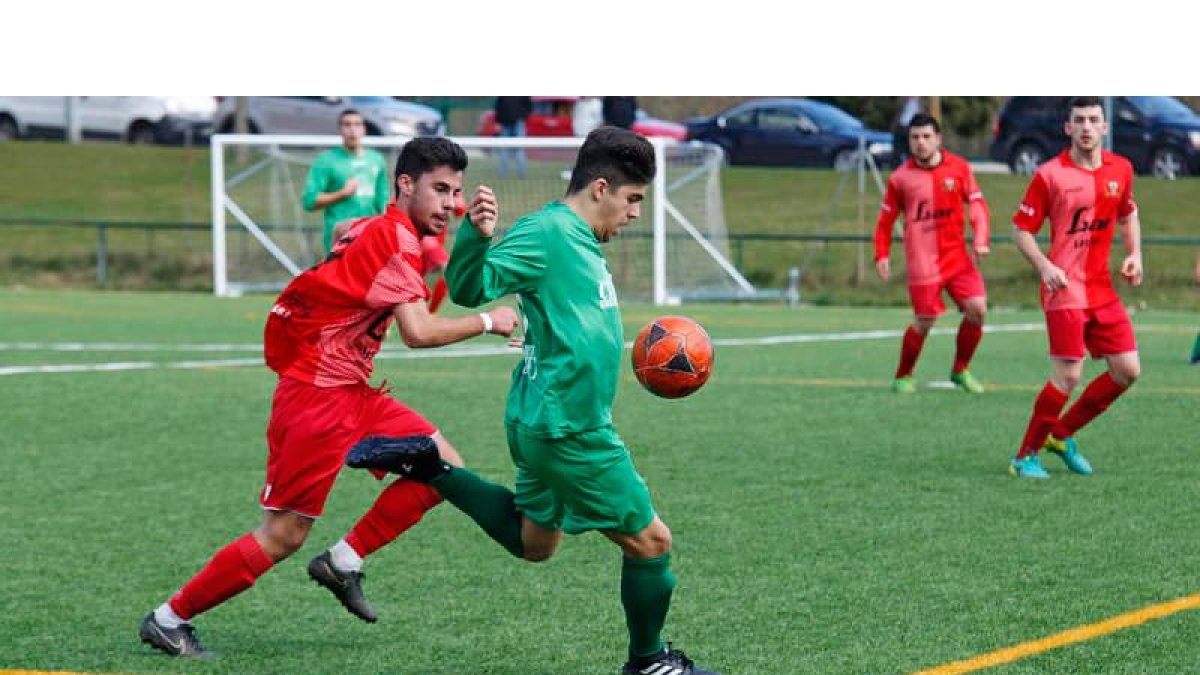 El equipo de la ribera del Órbigo se llevó el derbi. F. OTERO PERANDONES