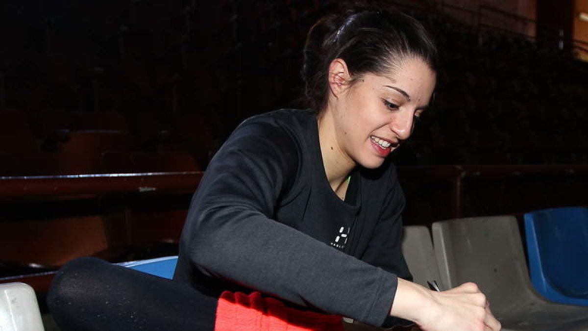 Carolina espera recuperar la flexibilidad de su tobillo.