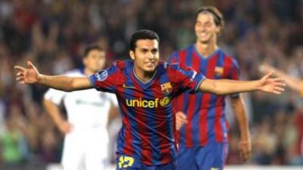 El jugador del Barcelona Pedrito celebra el gol conseguido ante el Dinamo de Kiev.