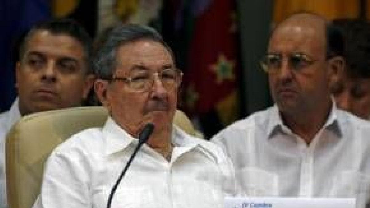 A la derecha de Raúl Castro y siempre en un segundo plano a la hora de representar al sistema cubano