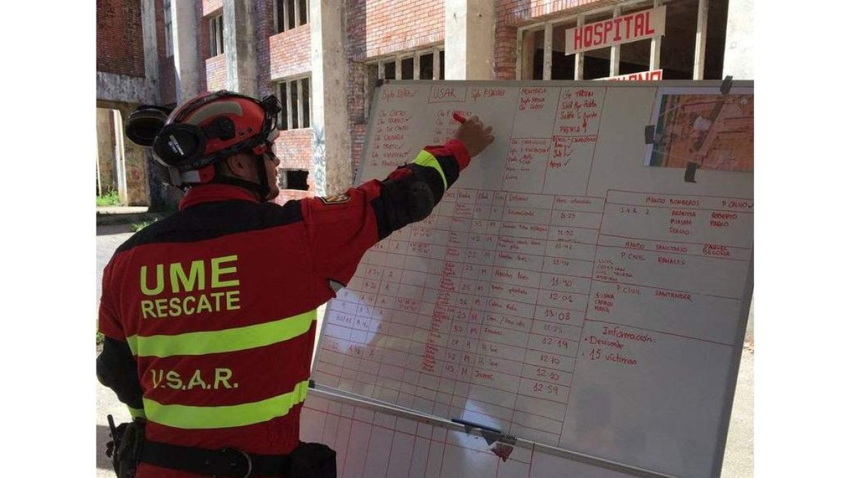 El ejercicio incluía la búsqueda de desaparecidos en el agua. UME