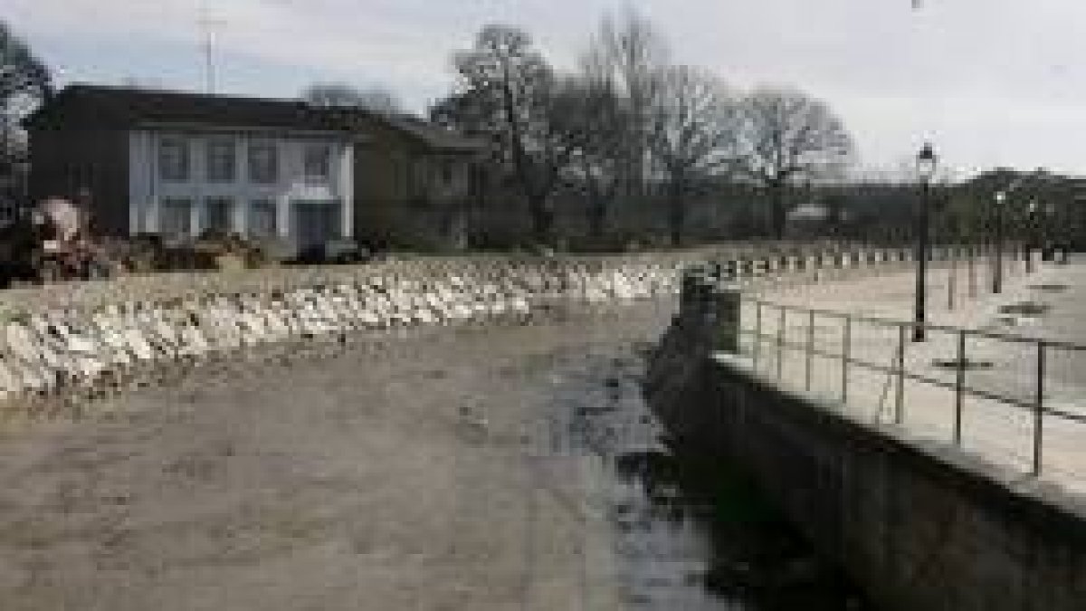 La imagen muestra la primera fase de la urbanización del río Codes a su paso por Nogarejas
