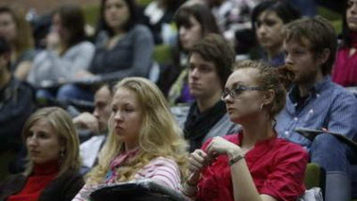 Un momento de la visita de los estudiantes internacionales a la Universidad de León