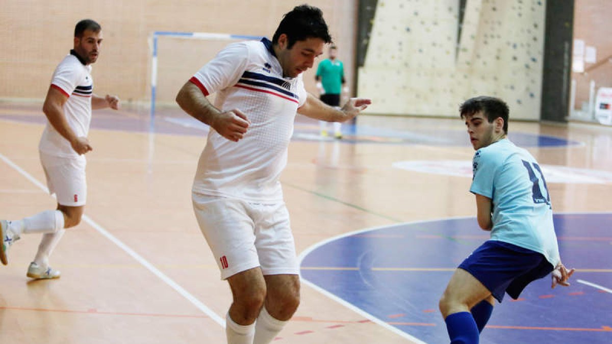 Ángel acortó distancias para el equipo trepalense. SECUNDINO PÉREZ