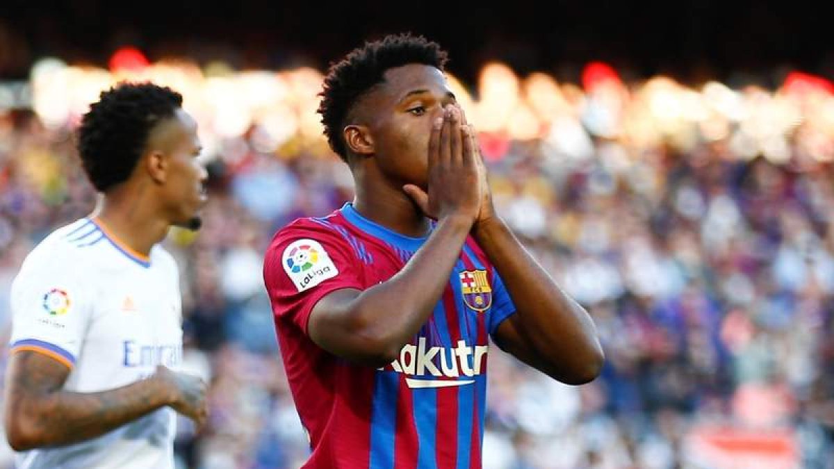 El conjunto blaugrana confía en que Ansu Fati sea el revulsivo del equipo en ataque. ENRIC FONTCUBERTA