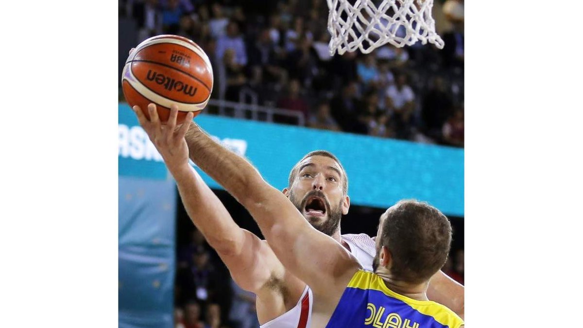 Marc Gasol, ausente su hermano Pau, fue el dueño bajo aros. GHEMENT