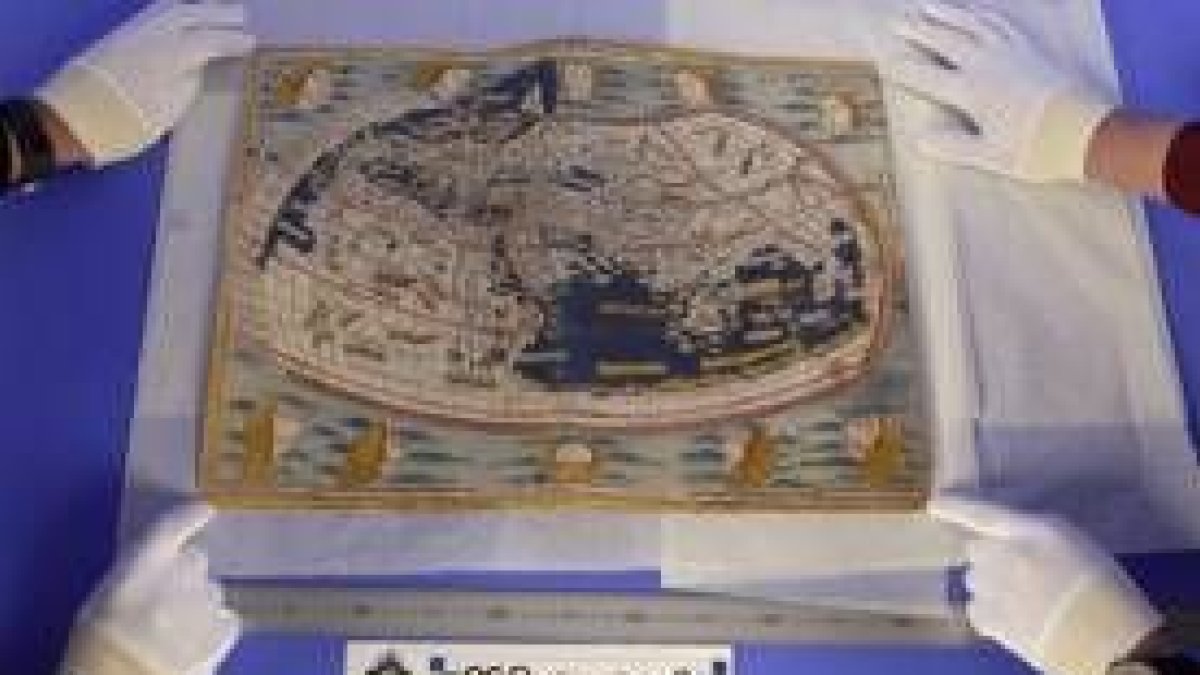 Imagen de uno de los incunables de Ptolomeo que fue robado de la Biblioteca Nacional