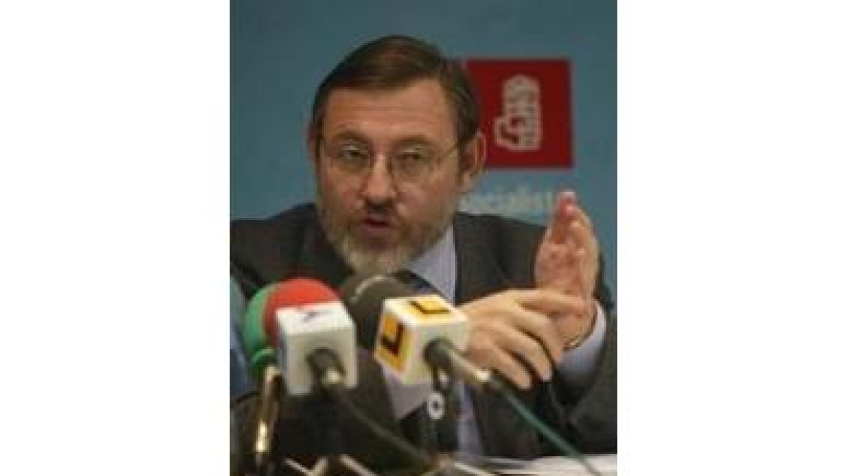 Jaime Lissavetzky, durante la rueda de prensa celebrada ayer