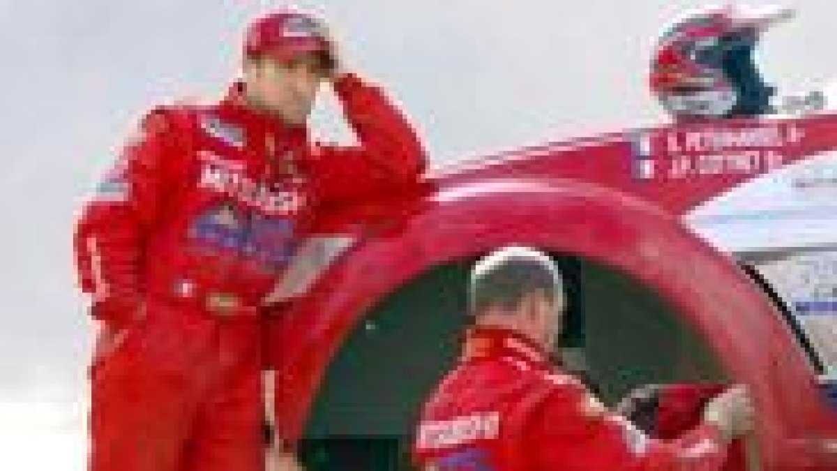 Peterhansel perdió el ralli en la penúltima etapa al romper la dirección
