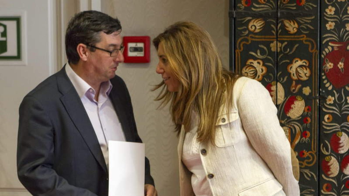 El portavoz de IU en el Congreso, Centella y la secretaria de Organización del PSOE, Díaz.