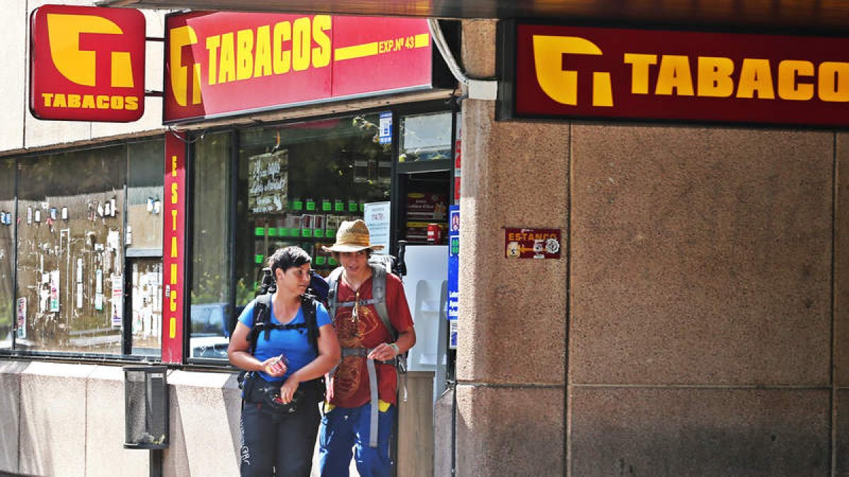 El estanco de la estación de autobuses, que fue víctima del atraco.