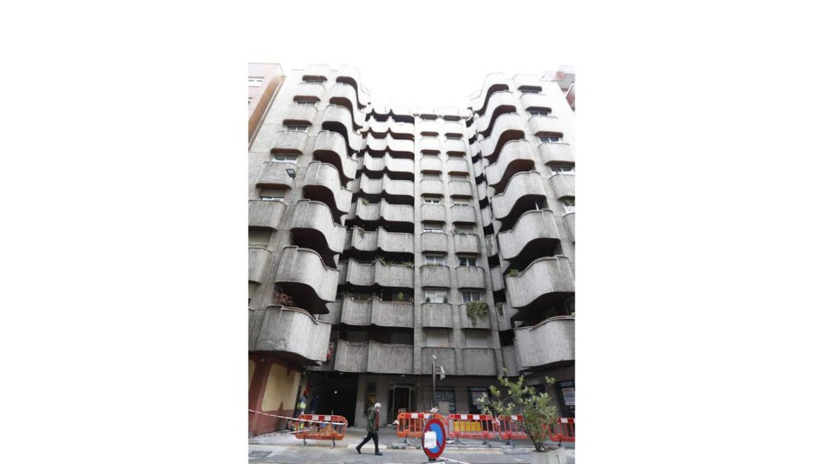 El padrón provisional de la ITE marca entre los edificios al número 112 de Padre Isla. MARCIANO PÉREZ